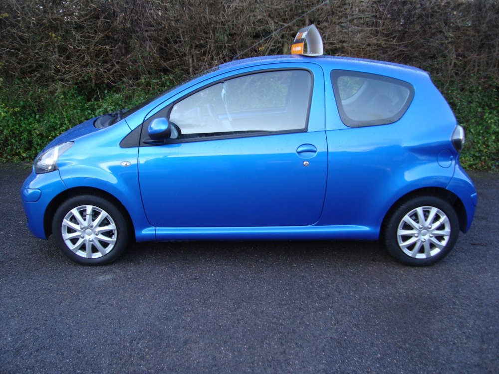 Toyota AYGO BLUE 1.0  3 DOOR