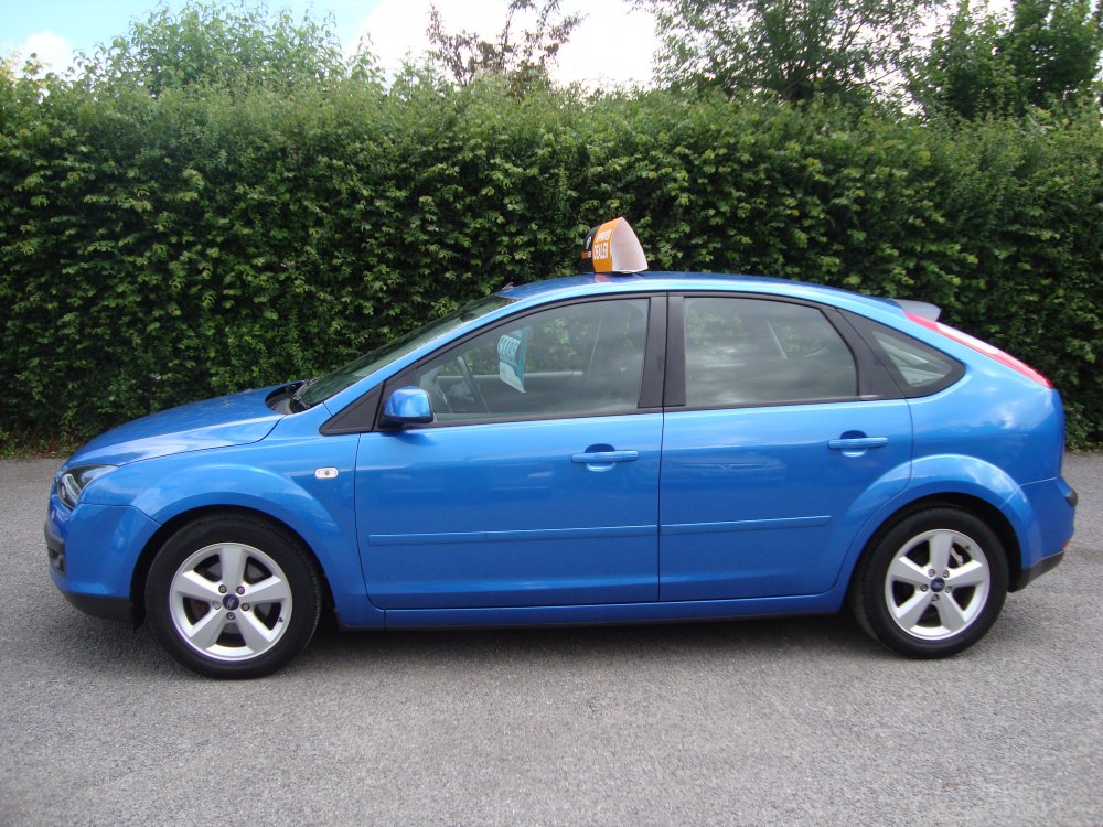 Ford FOCUS ZETEC CLIMATE 1.6  5 DOOR