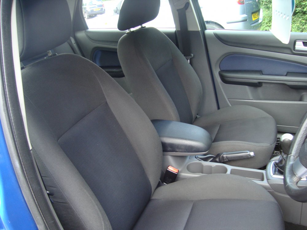 Ford FOCUS ZETEC CLIMATE 1.6  5 DOOR