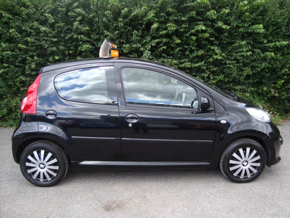 Peugeot 107 URBAN 1.0 5 DOOR