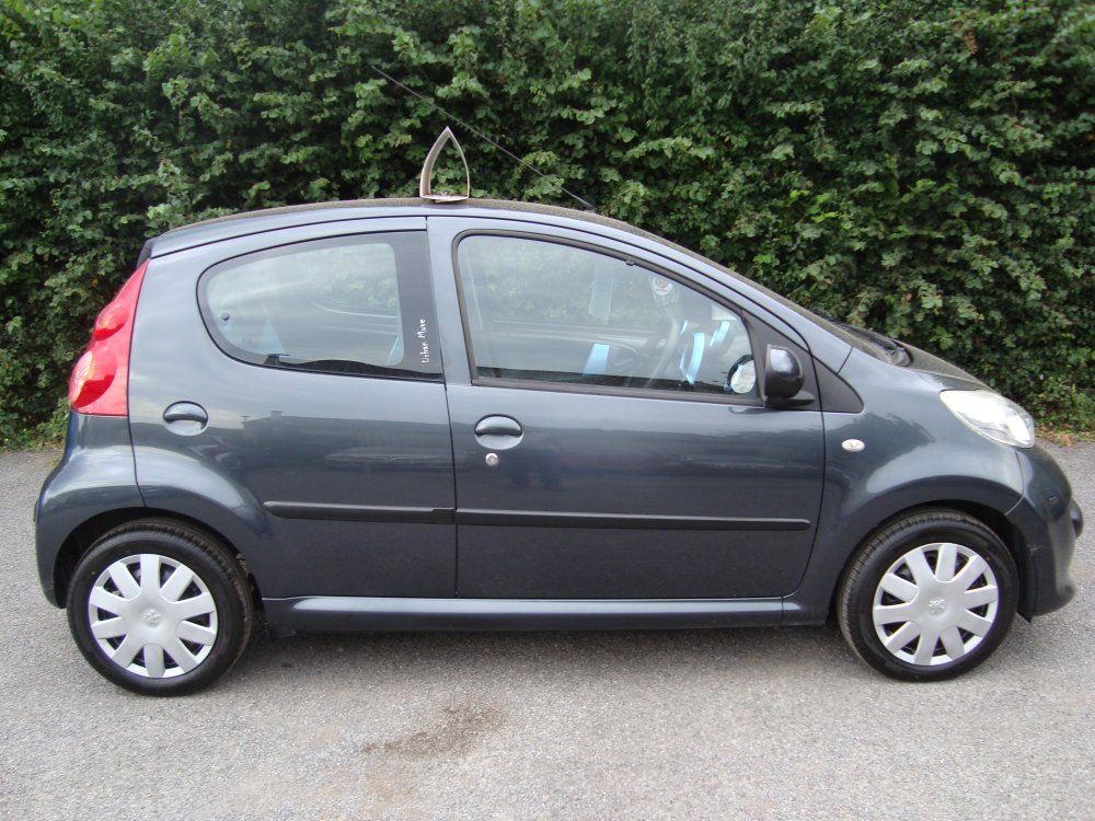 Peugeot 107 URBAN MOVE 1.0 5 DOOR