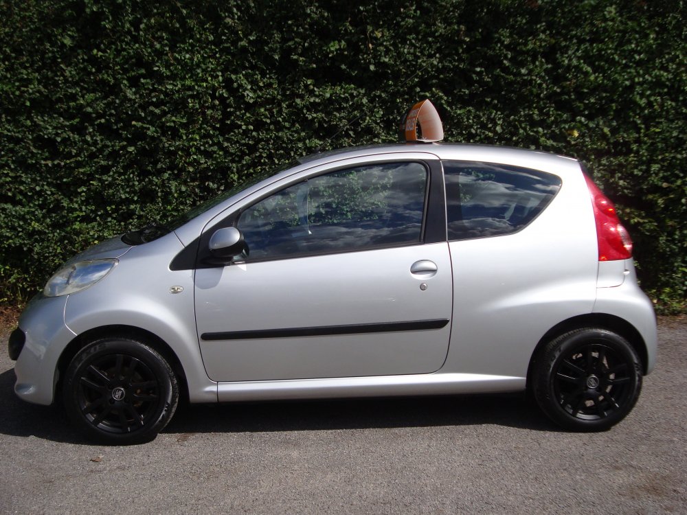 Peugeot 107 URBAN 1.0 3 DOOR