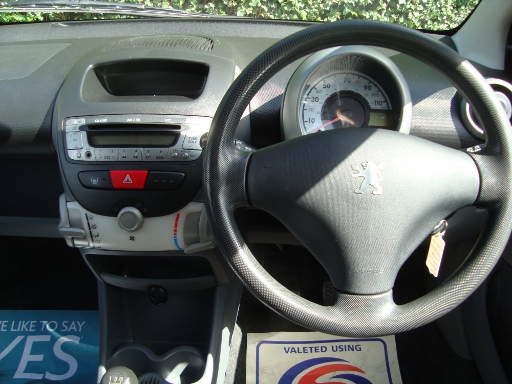 Peugeot 107 URBAN 1.0 3 DOOR