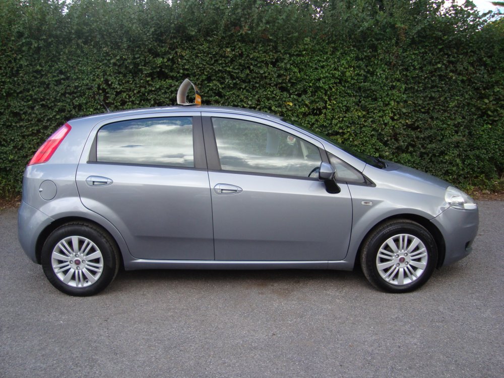 Fiat PUNTO ELEGANZA 1.4 DUALOGIC  5 DOOR