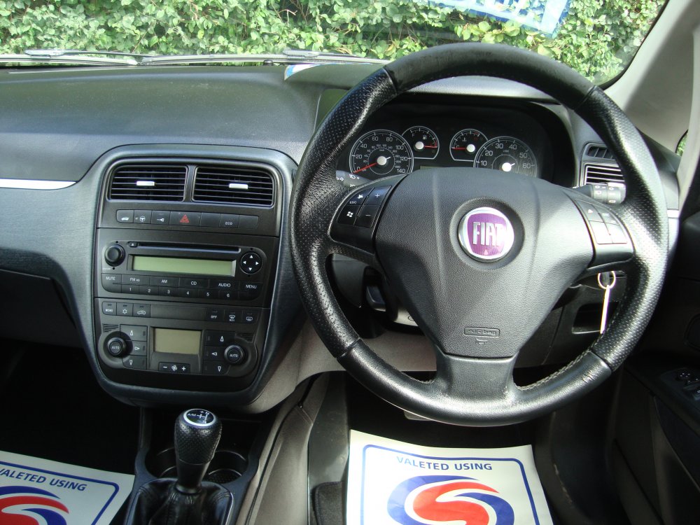 Fiat PUNTO ELEGANZA 1.4 DUALOGIC  5 DOOR