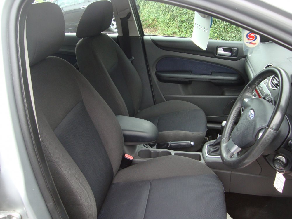 Ford FOCUS ZETEC CLIMATE 1.6  5 DOOR