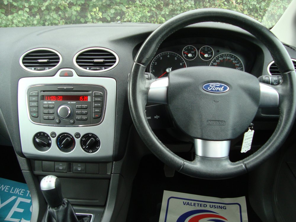 Ford FOCUS ZETEC CLIMATE 1.6  5 DOOR