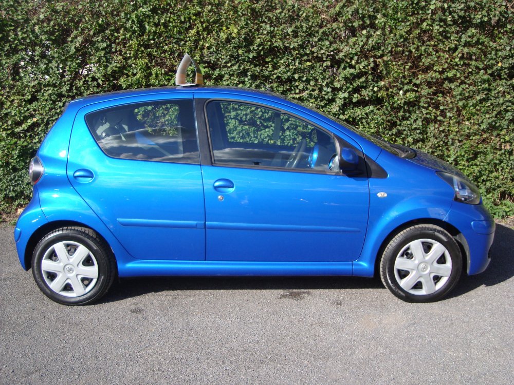 Toyota AYGO BLUE 1.0 5 DOOR