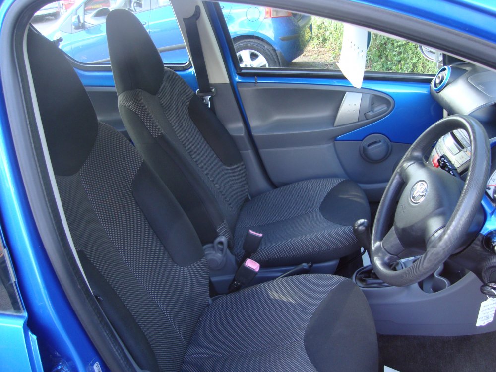 Toyota AYGO BLUE 1.0 5 DOOR