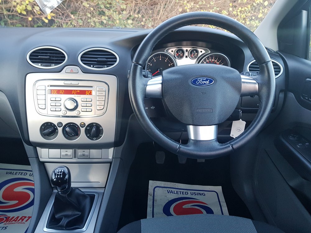 Ford FOCUS ZETEC (100) 1.6  5 DOOR