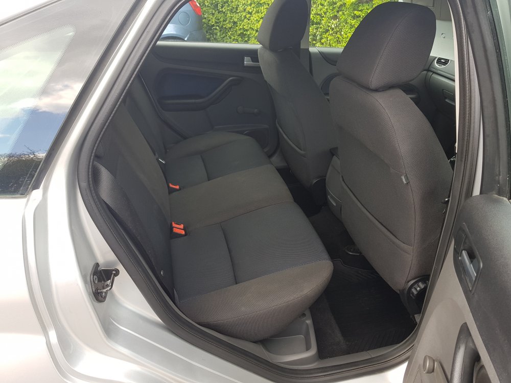 Ford FOCUS ZETEC CLIMATE 1.6  5 DOOR