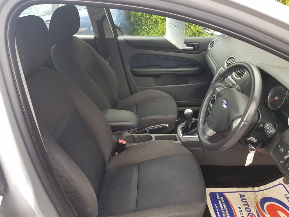 Ford FOCUS ZETEC CLIMATE 1.6  5 DOOR