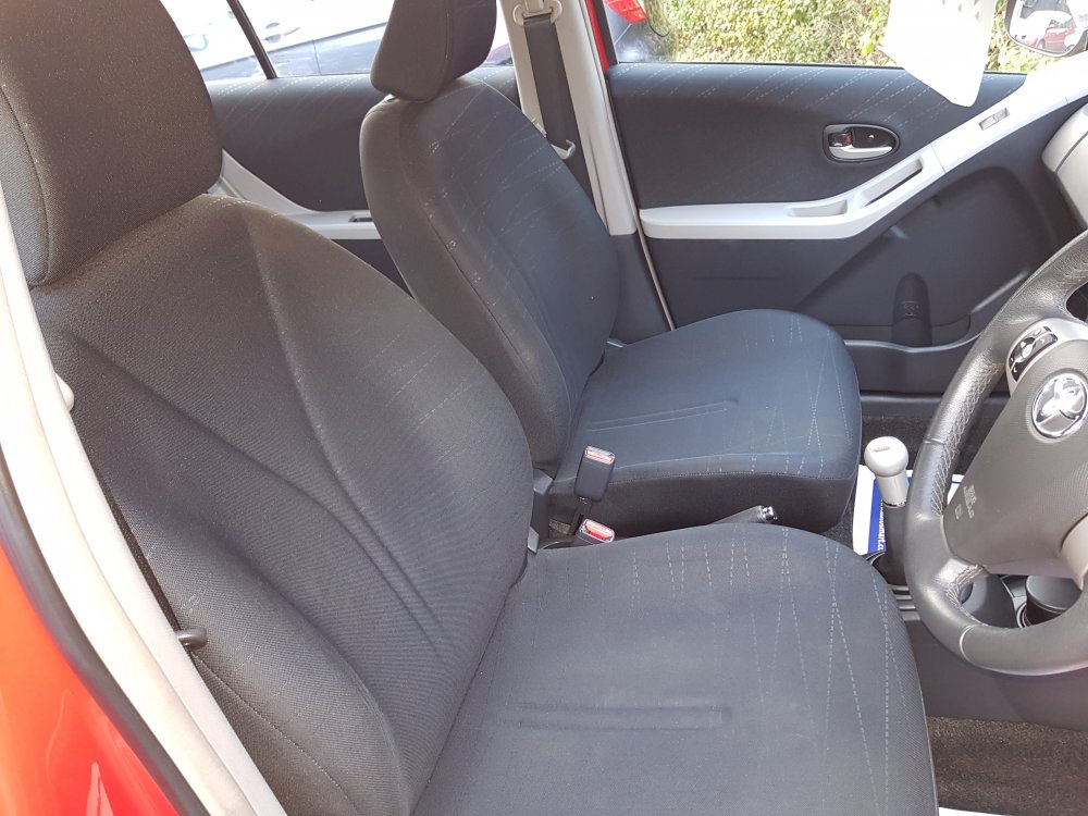 Toyota YARIS SR 1.3  5 DOOR