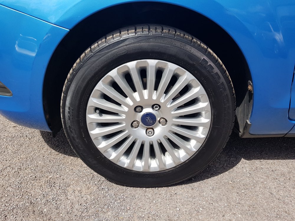 Ford FOCUS TITANIUM 1.6  5 DOOR