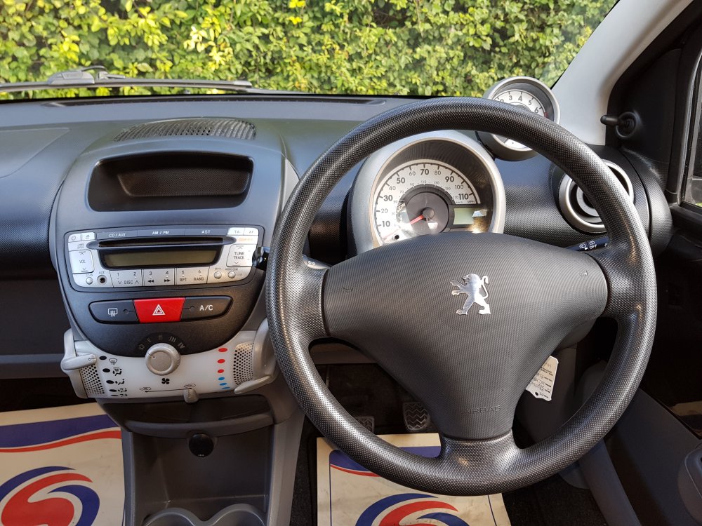 Peugeot 107 VERVE 1.0 5 DOOR