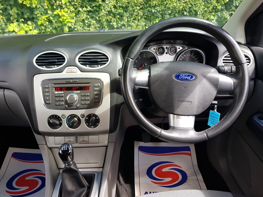 Ford FOCUS ZETEC  1.8  5 DOOR