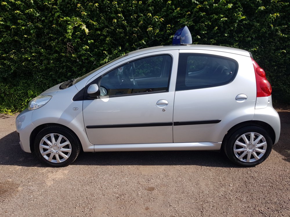 Peugeot 107 URBAN 1.0 5 DOOR