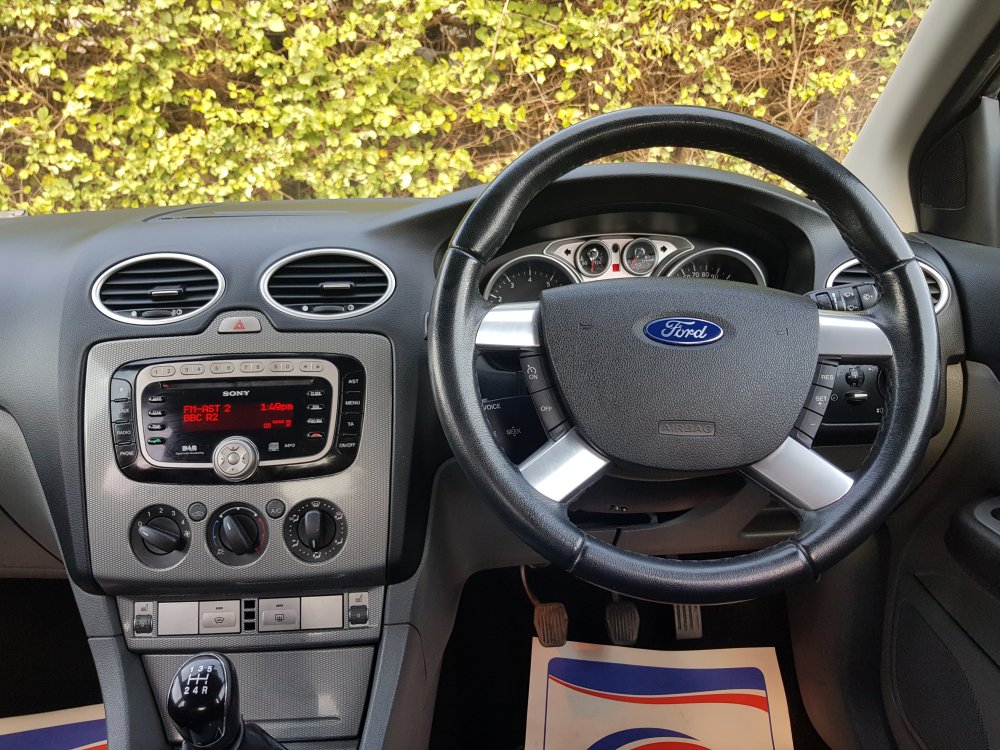 Ford FOCUS TITANIUM 1.6 5 DOOR