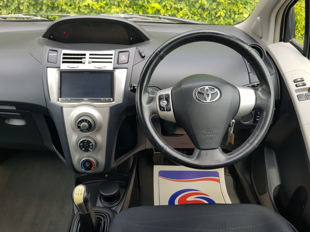Toyota YARIS ZINC 1.3 5 DOOR