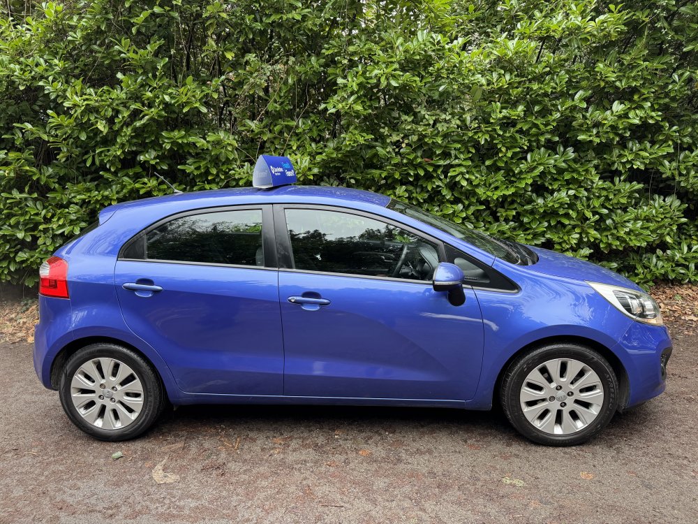 Kia RIO 2   1.2  5 DOOR