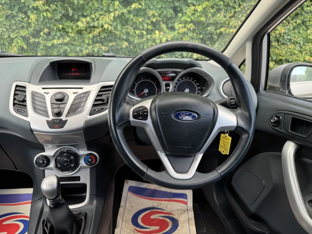 Ford FIESTA ZETEC 1.25  5 DOOR