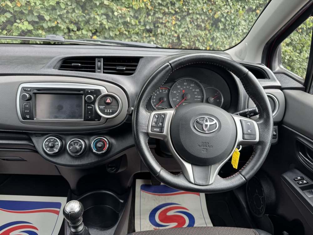 Toyota YARIS SR 1.3  5 DOOR