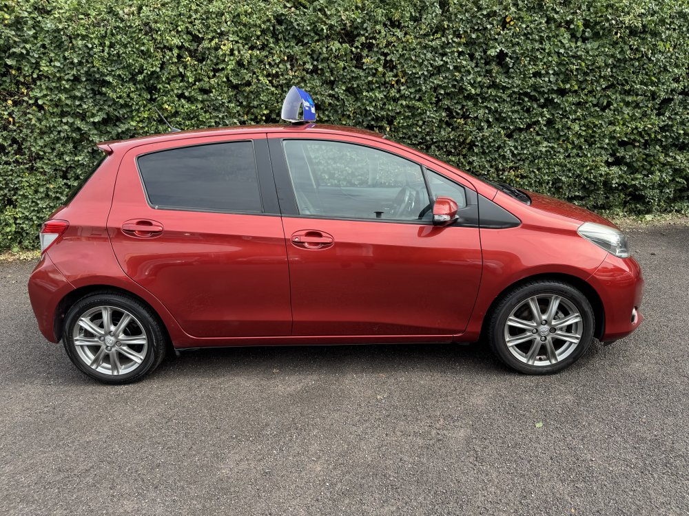 Toyota YARIS SR 1.3  5 DOOR