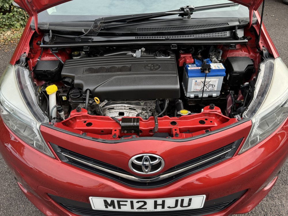 Toyota YARIS SR 1.3  5 DOOR