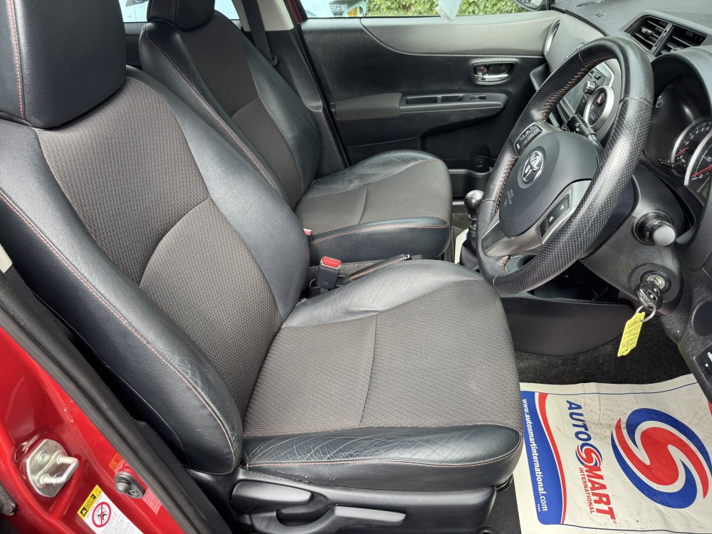 Toyota YARIS SR 1.3  5 DOOR