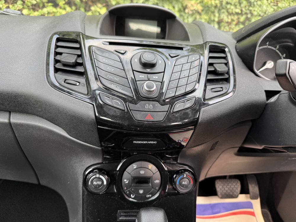 Ford FIESTA ZETEC 1.6 AUTO 5 DOOR