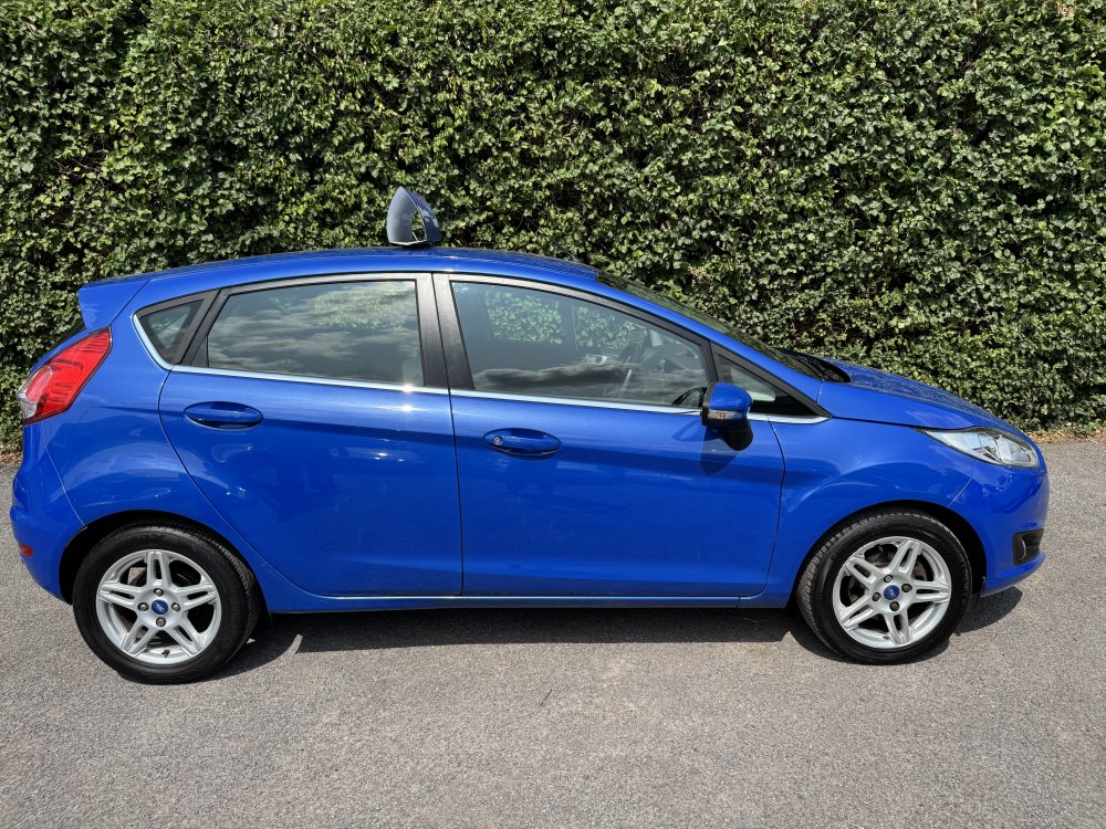 Ford FIESTA ZETEC 1.6 AUTO 5 DOOR