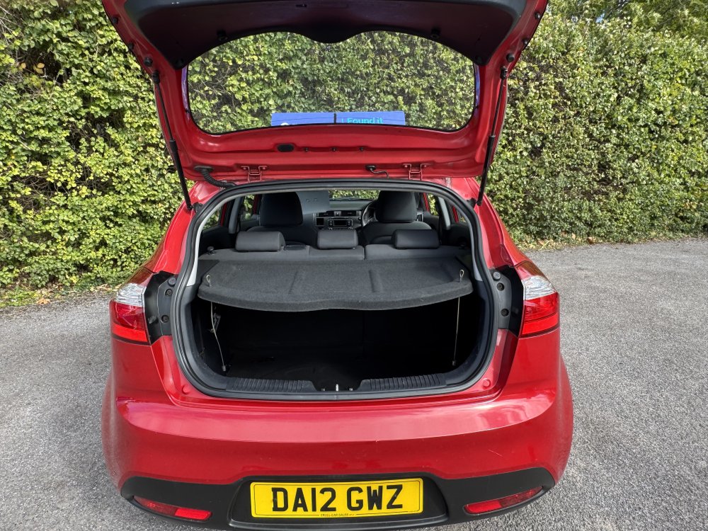 Kia RIO 2   1.2  5 DOOR