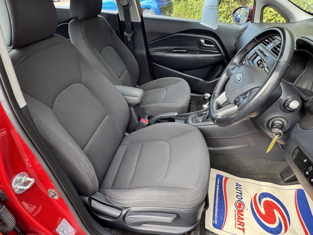 Kia RIO 2   1.2  5 DOOR