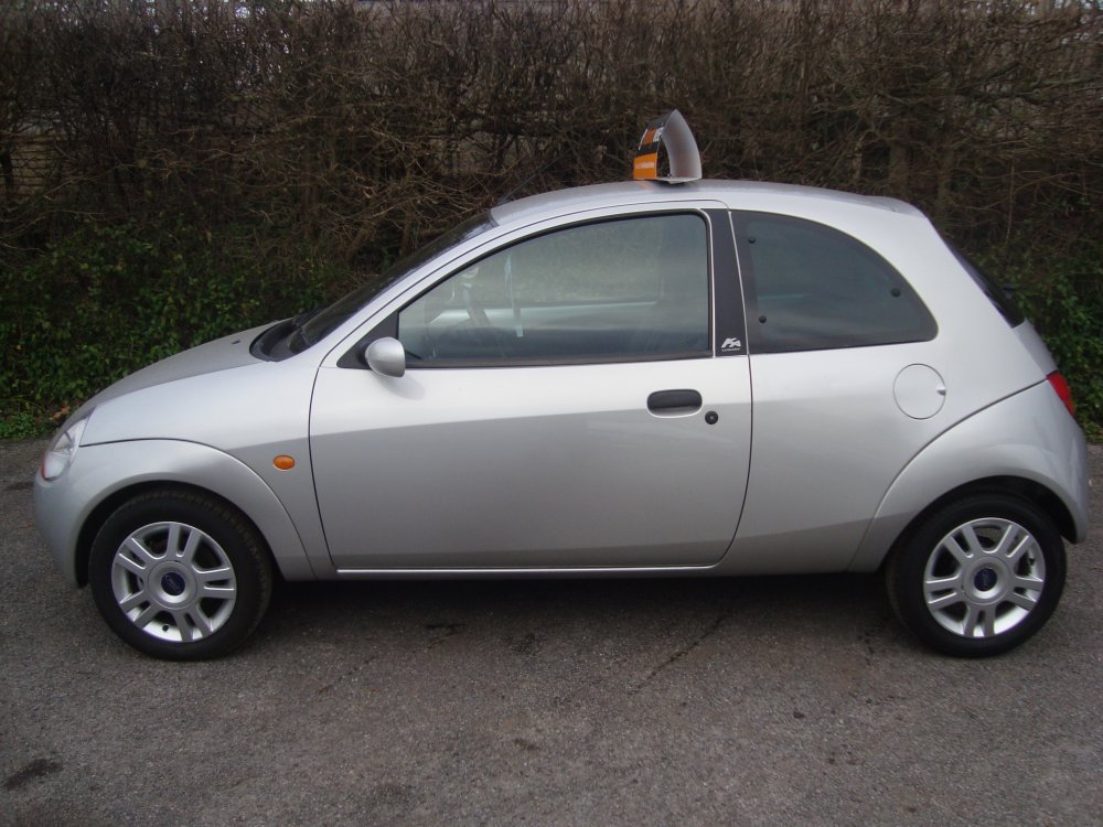 Ford KA 1.3 LUXURY 2DR